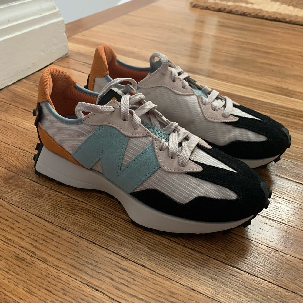 New Balance Moonbeam 327 Women’ Sneaker
